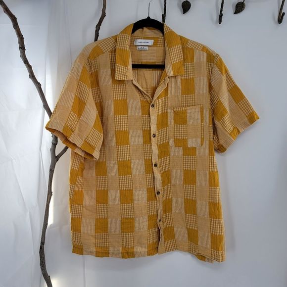 Urban Outfitters Other - Urban outfitters quilt raised pattern short sleeve button up shirt mustard